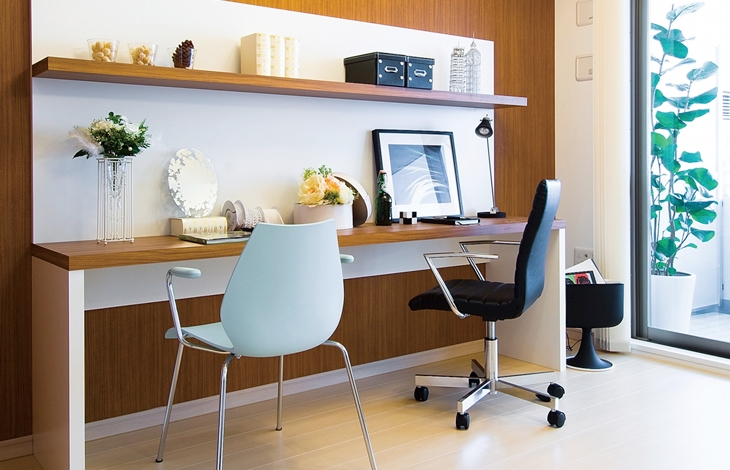 使いやすいデスクと収納設計